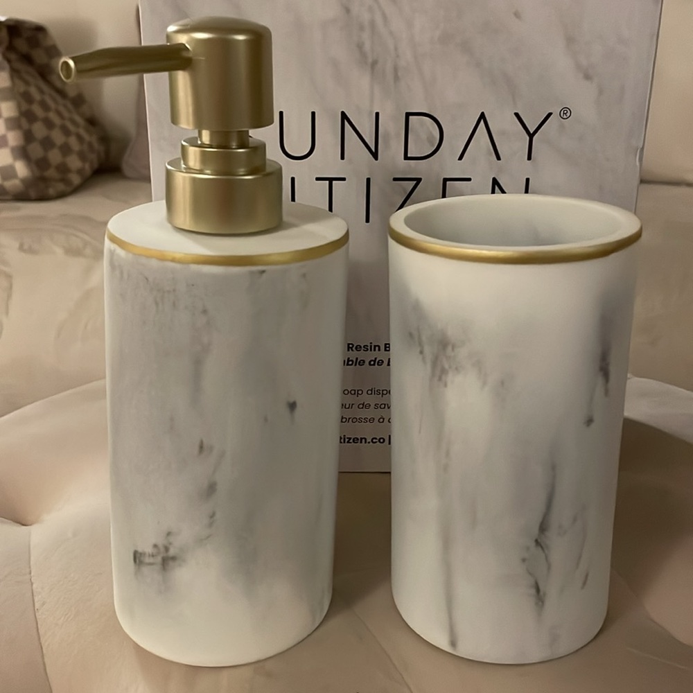 Sunday Citizen Bath Set (Soap Dispenser and Cup)